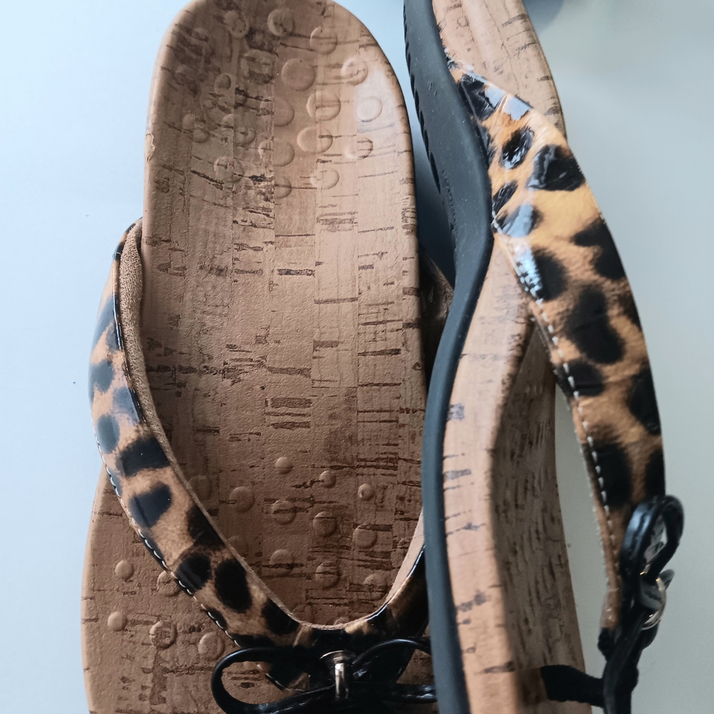 Vionic Leopard Sandals with Black Accent - Picture 4 of 8
